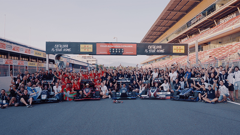 Cinco de los siete equipos #FormulaStudentGestamp, en la Formula Student Spain, en Montmeló.